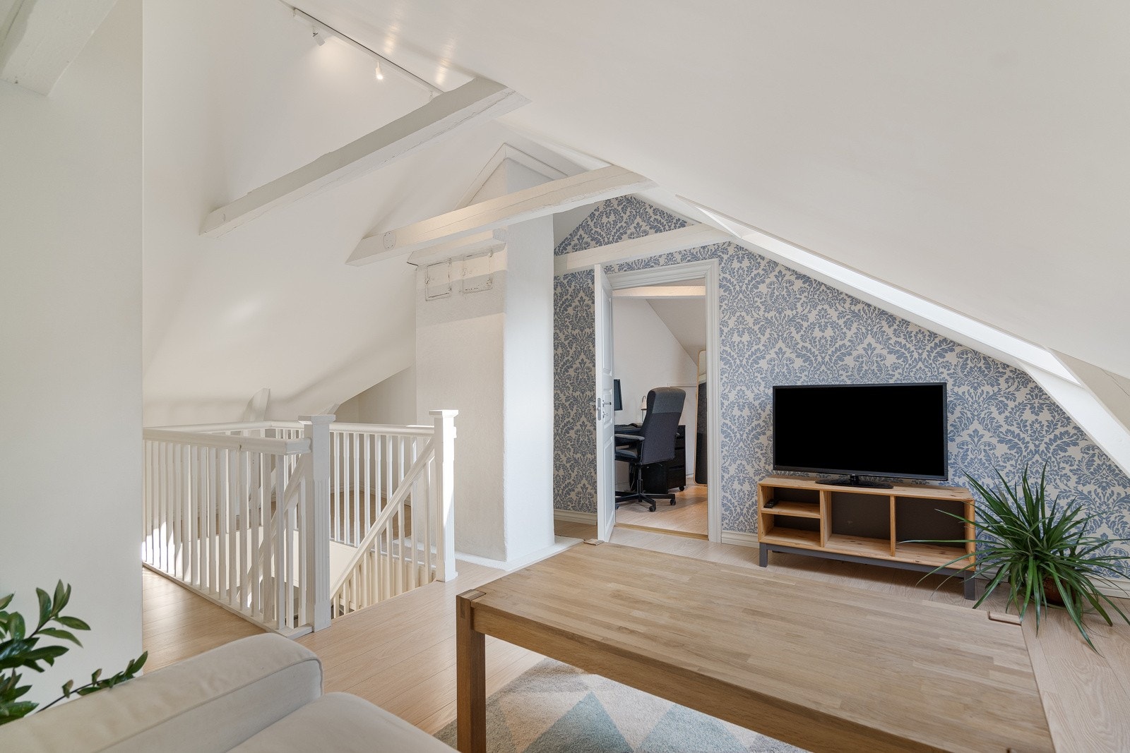 Super loftstue med praktisk ekstra plass til sovesofa, ekstra tv-stue e.l. Galleribilde