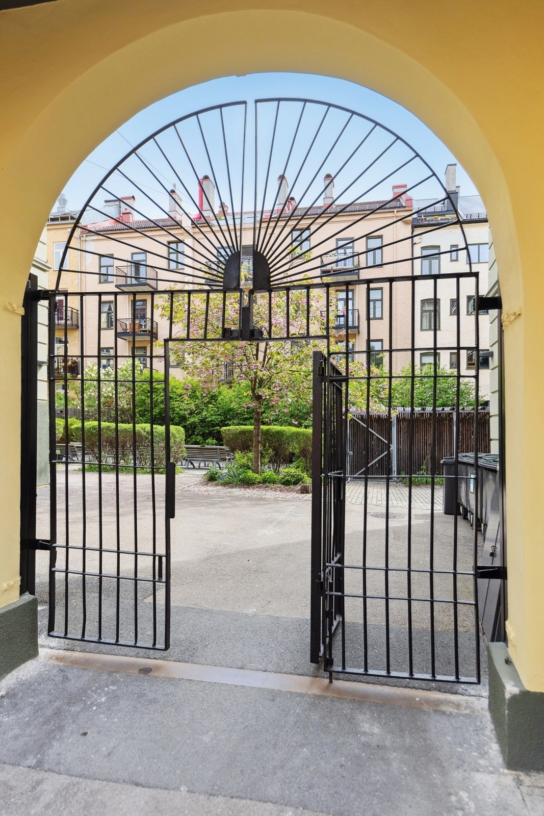 Leiligheten ligger i en av de flere tradisjonsrike bygårdene på Torshov. Galleribilde