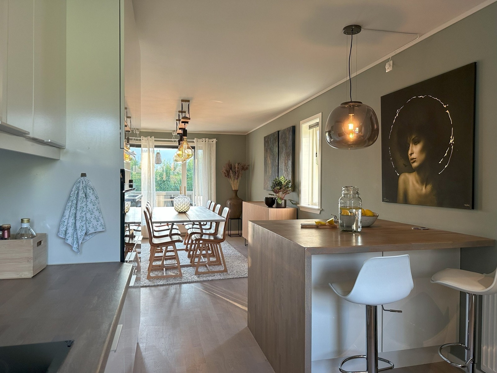 Kjøkken og spisestue Galleribilde