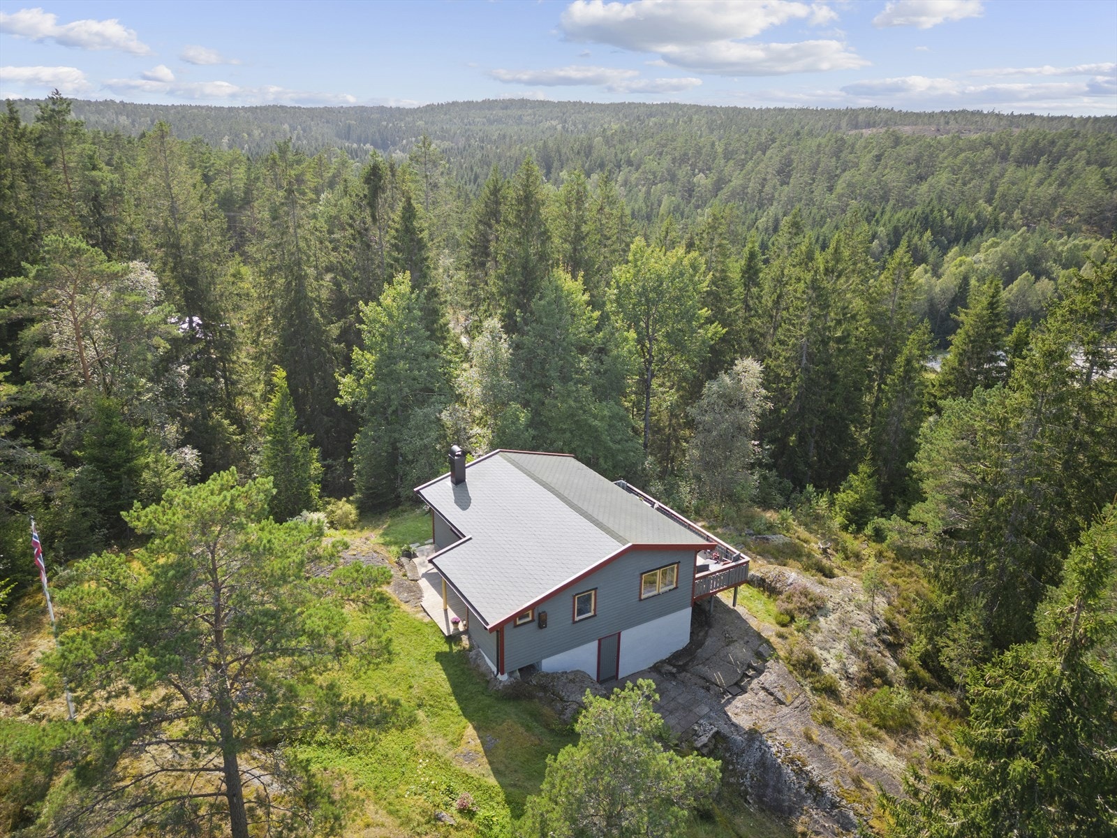 Eiendommen er på hele 2 278 kvadratmeter Galleribilde