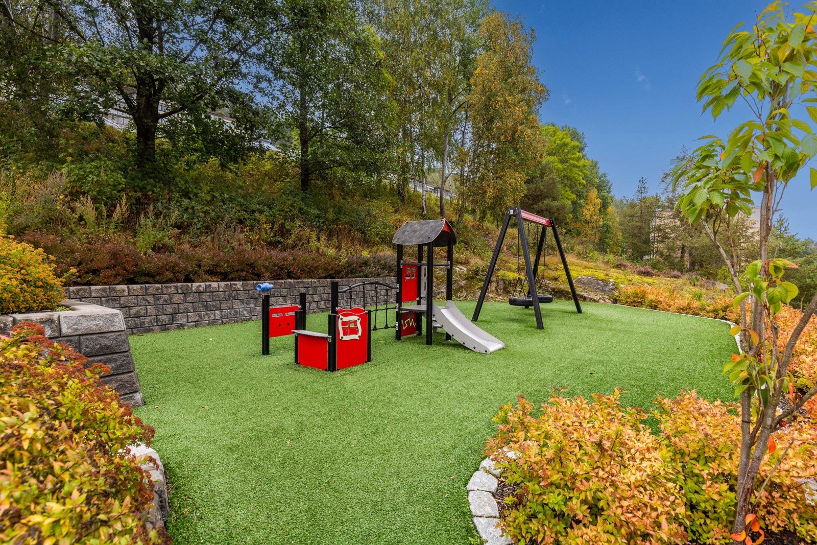 Lekeplass i tilknytning borettslaget. Galleribilde