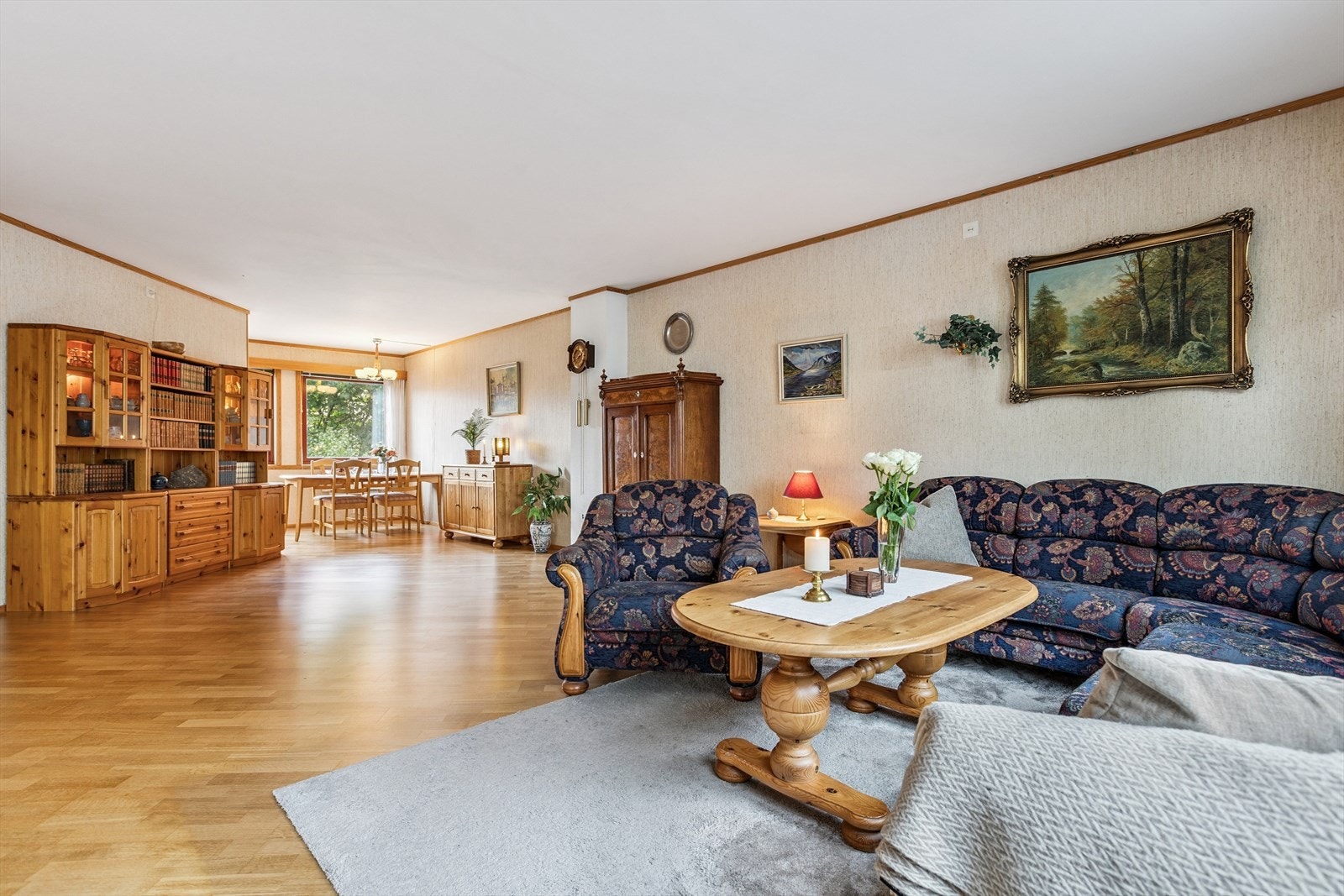 Velkommen til Nonnegata 29 - En særegent romslig 3-roms selveierleilighet i 2. etasje på totalt 93m² og sentral beliggenhet på Møllenberg. Galleribilde