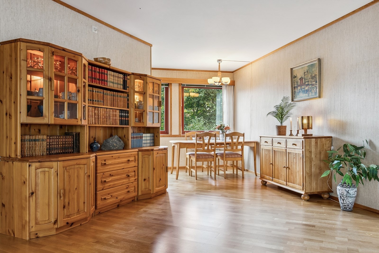 Alle "tørre" rom i leiligheten er utført i parkett på gulv. Galleribilde