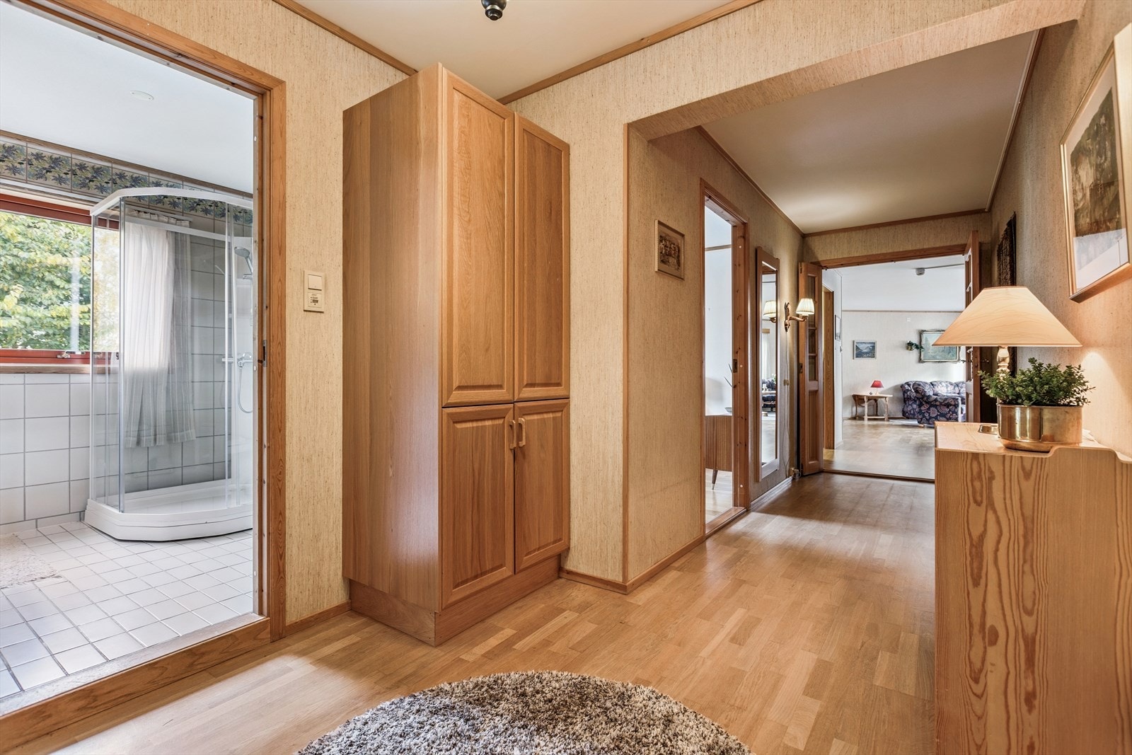 Entrèen er på romslige 12m² og byr på godt med oppbevaringsmuligheter. Galleribilde