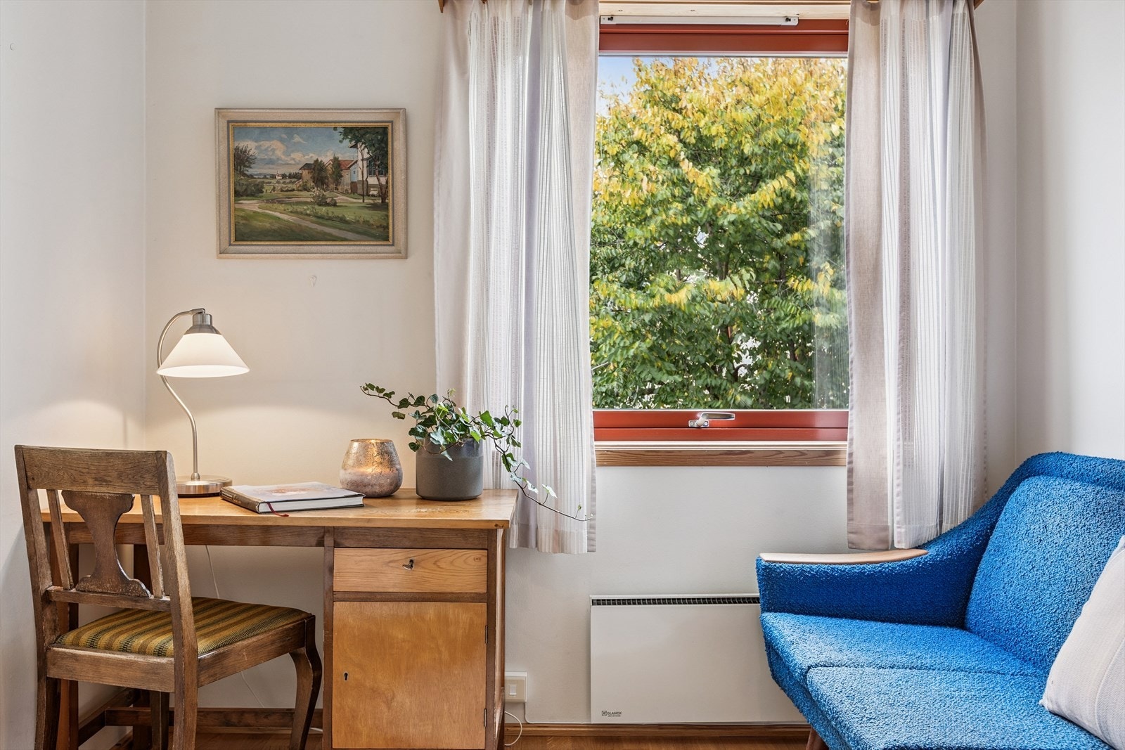 Det medfølger to eksterne boder, én på loft og én i kjelleren. Kjellerboden er på 5m² og boden på loftet er på 4m². Galleribilde