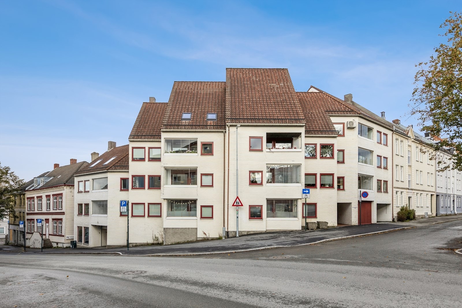 Leiligheten har pen beliggenhet på øvre del av Møllenberg. Galleribilde