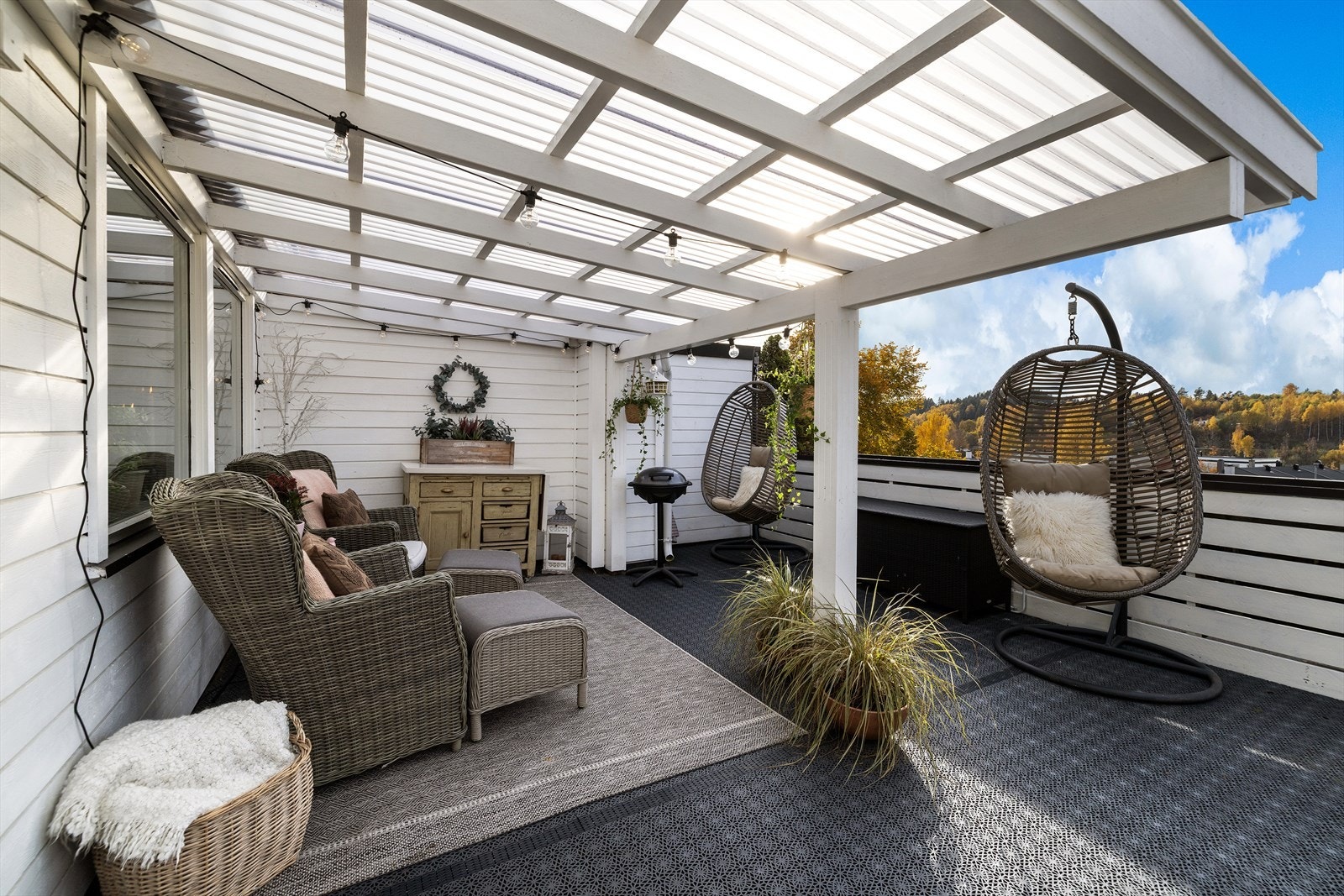 Deler at terrassen er overbygget. Nydelig plass på våte sommerdager. Galleribilde