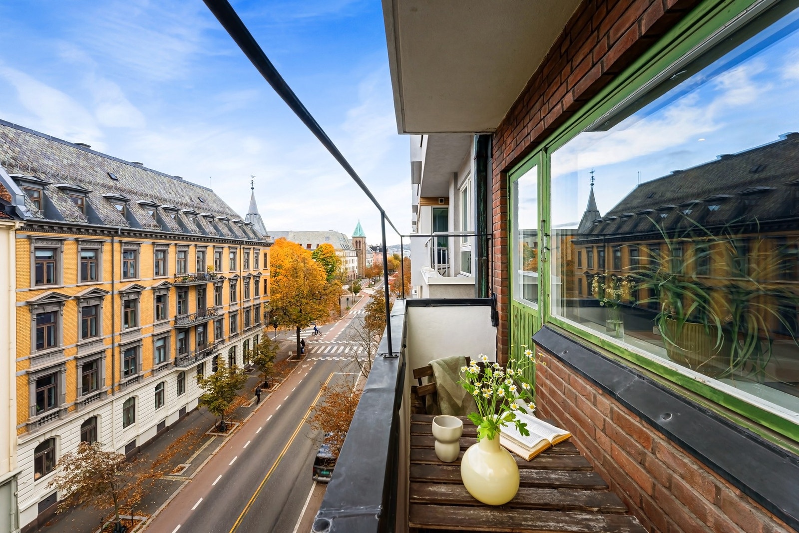 Fra stuen er det utgang til balkong. Galleribilde