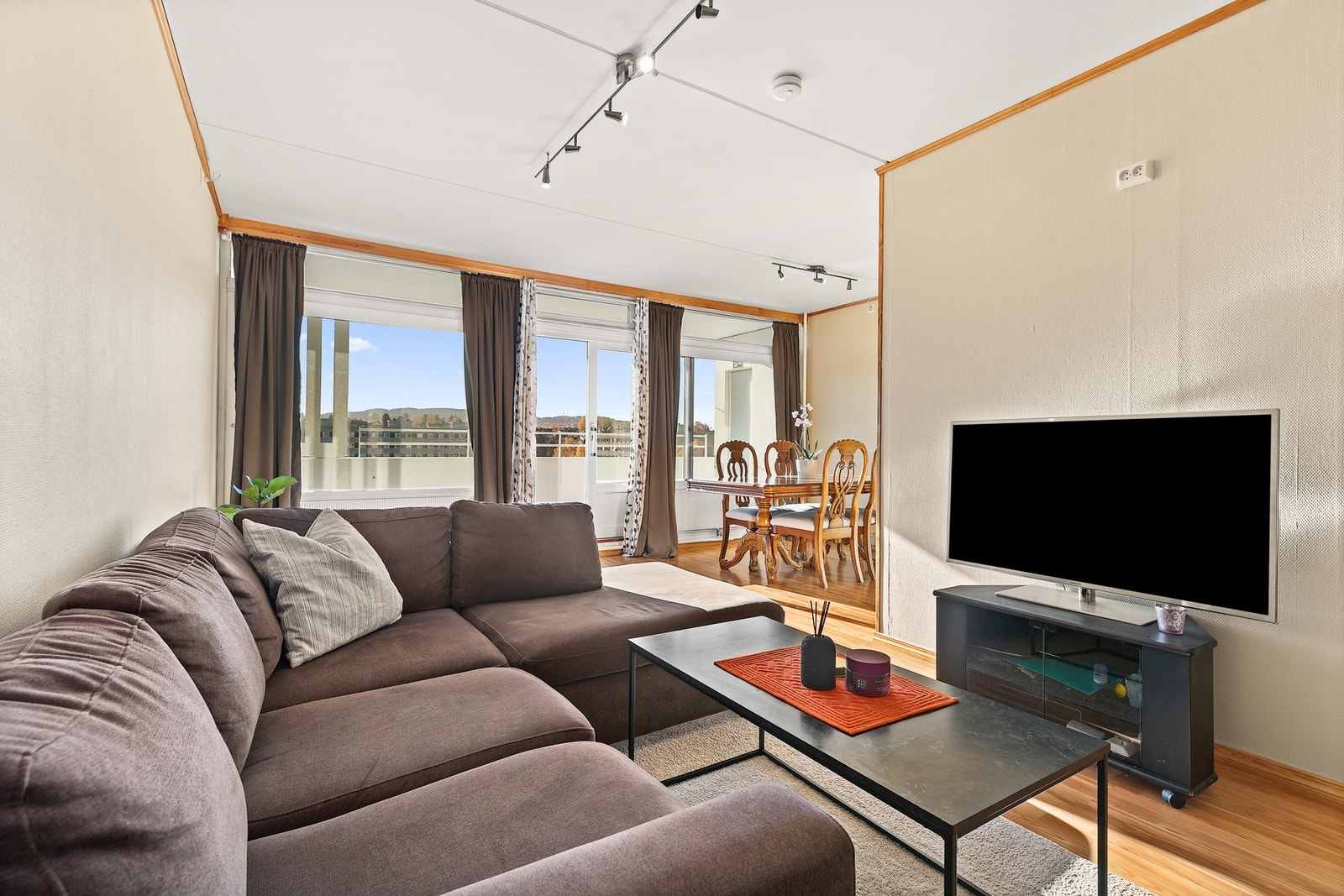 Henrik Wang ved din lokalmegler EIE Stovner har gleden av å presentere Garver Ytteborgs vei 109! Galleribilde