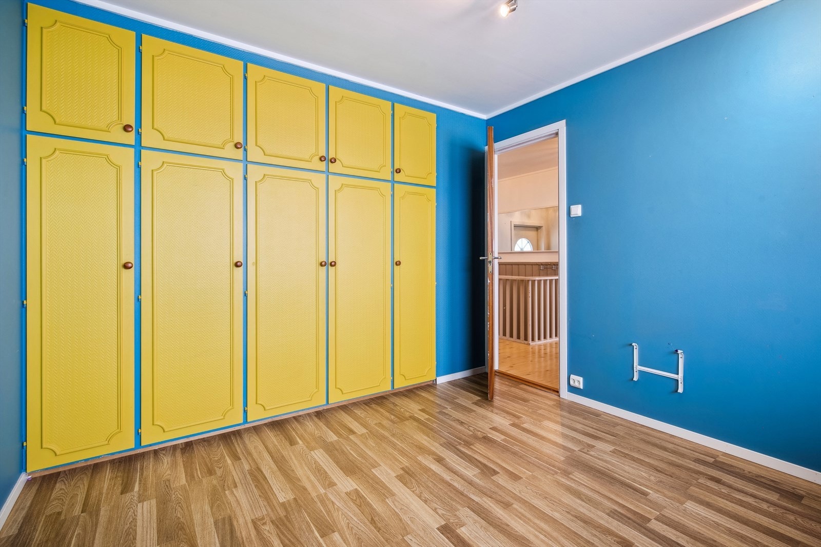 God plass til dobbeltseng, nattbord, etc. Galleribilde