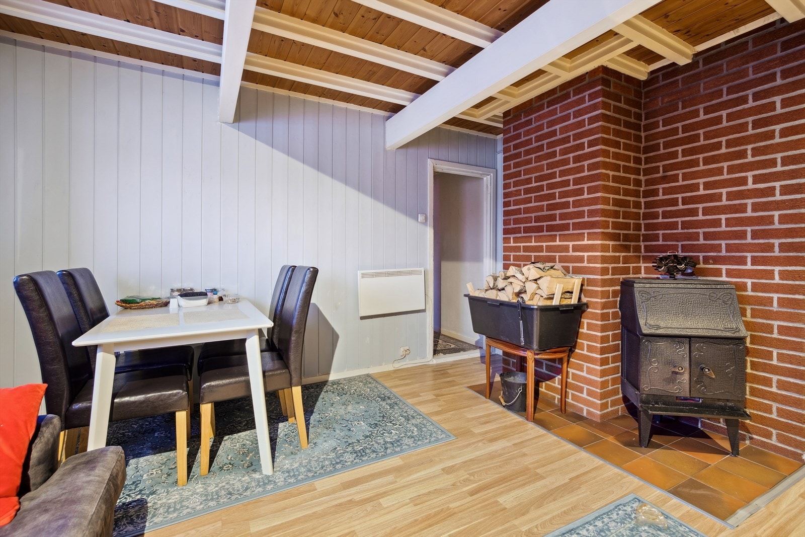 Vedovnen i stuen gir god og lun varme Galleribilde