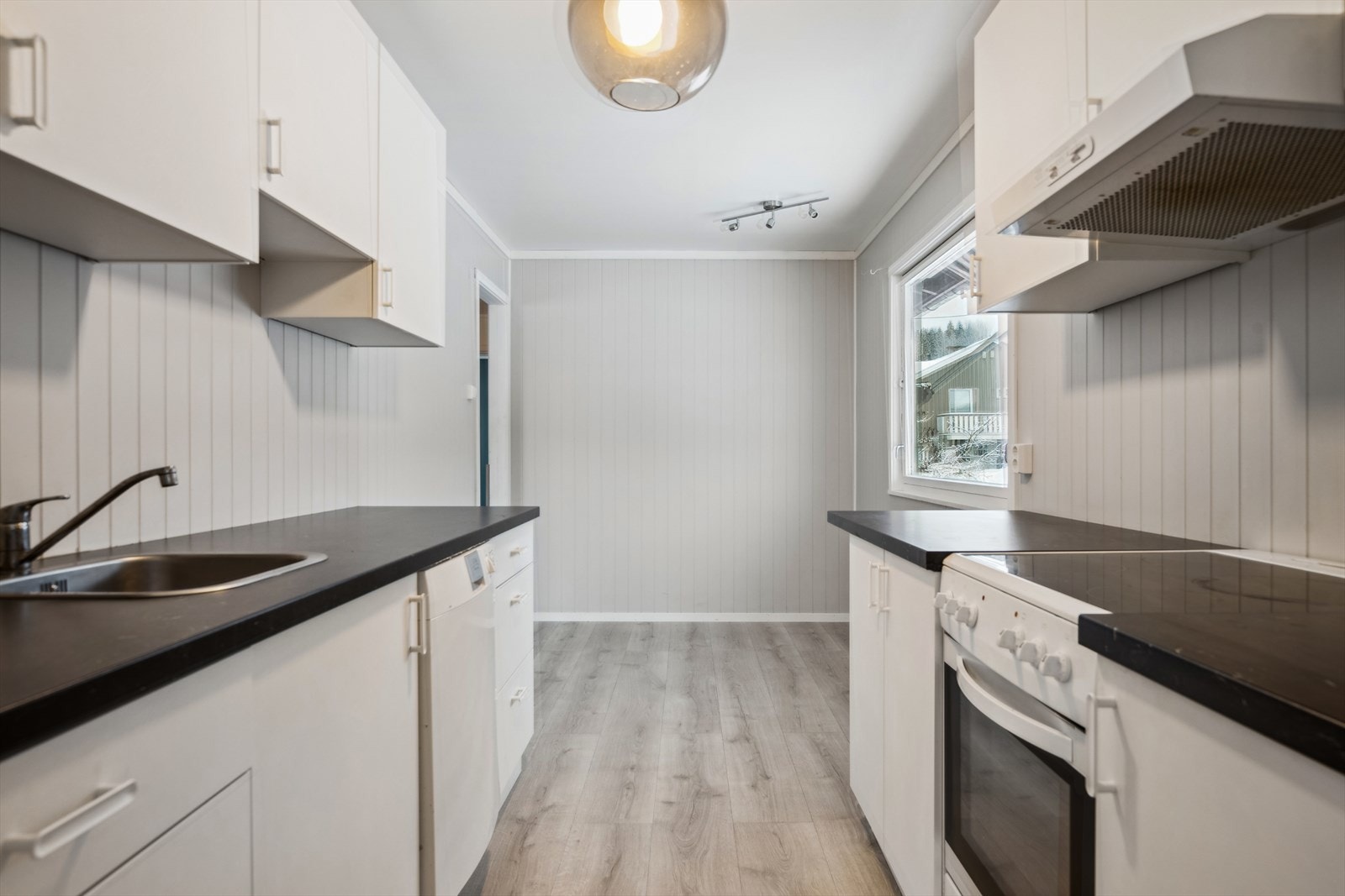 Plass til et spisebord på kjøkkenet Galleribilde