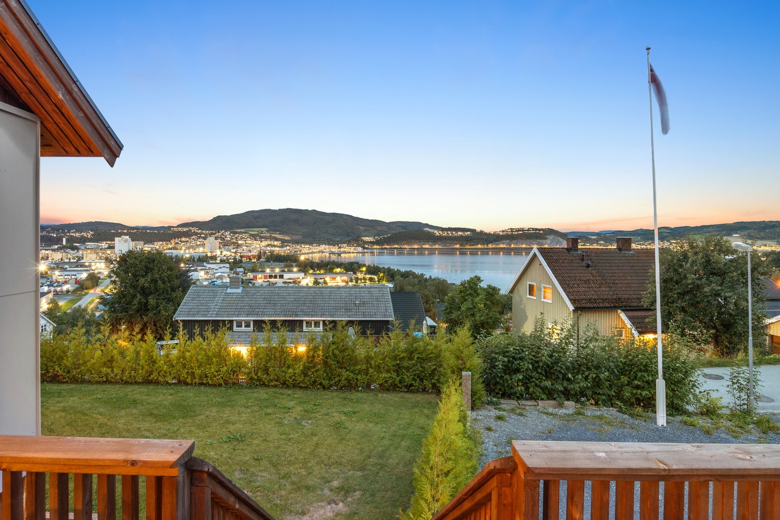 Vakker utsikt mot sentrum og sjøen! Galleribilde