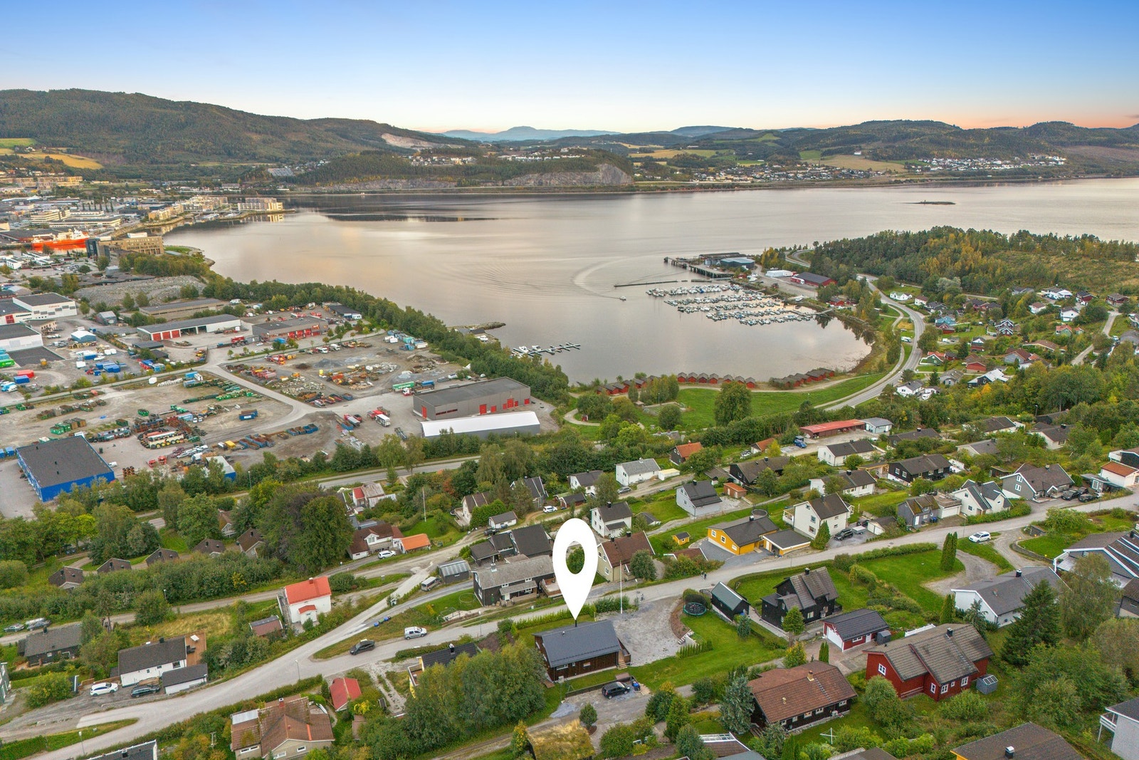 Høy beliggenhet som gir godt med sol og lite innsyn! Galleribilde