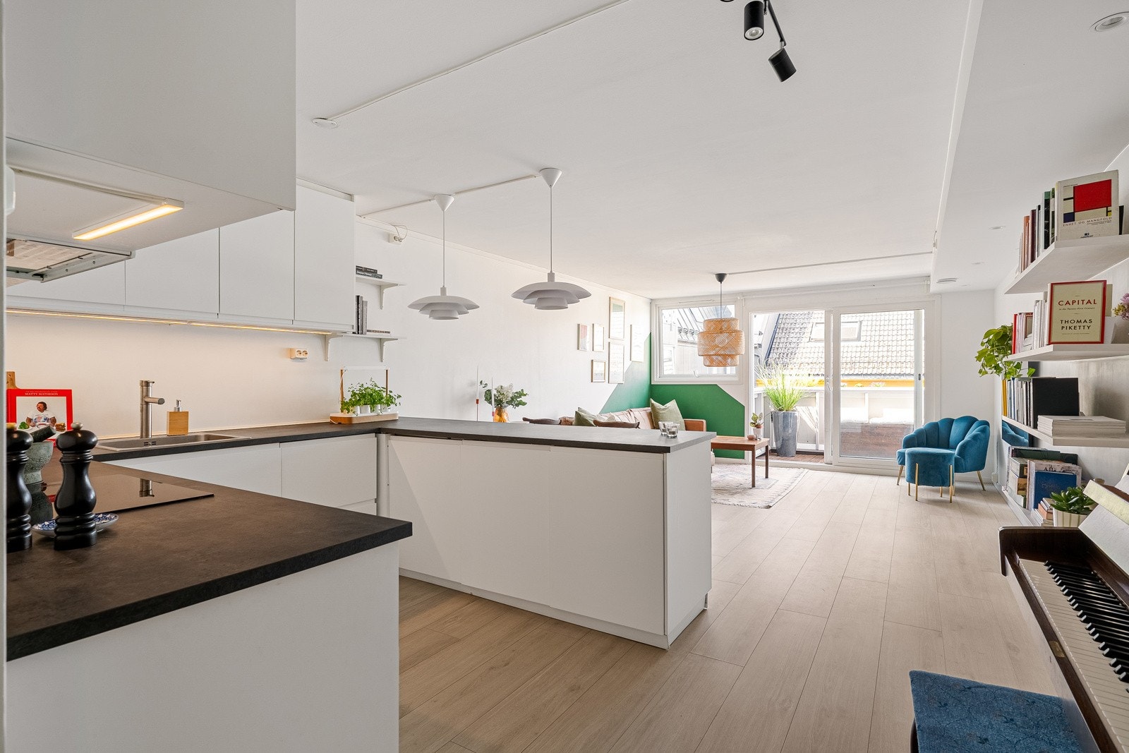 Boligen har gjennom selgers eiertid gjennomgått flere oppgraderinger som har gjort leiligheten moderne, samt velholdt. Galleribilde