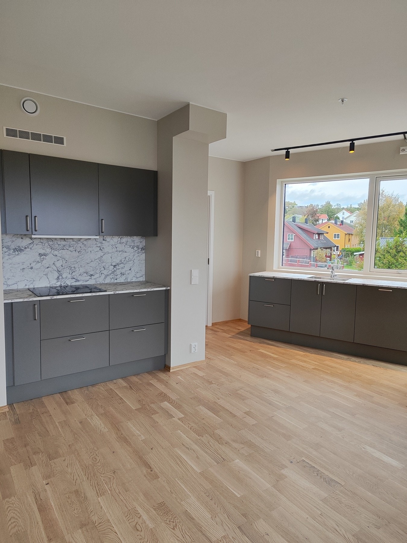 Det er satt inn ekstra skap og høyskap Galleribilde