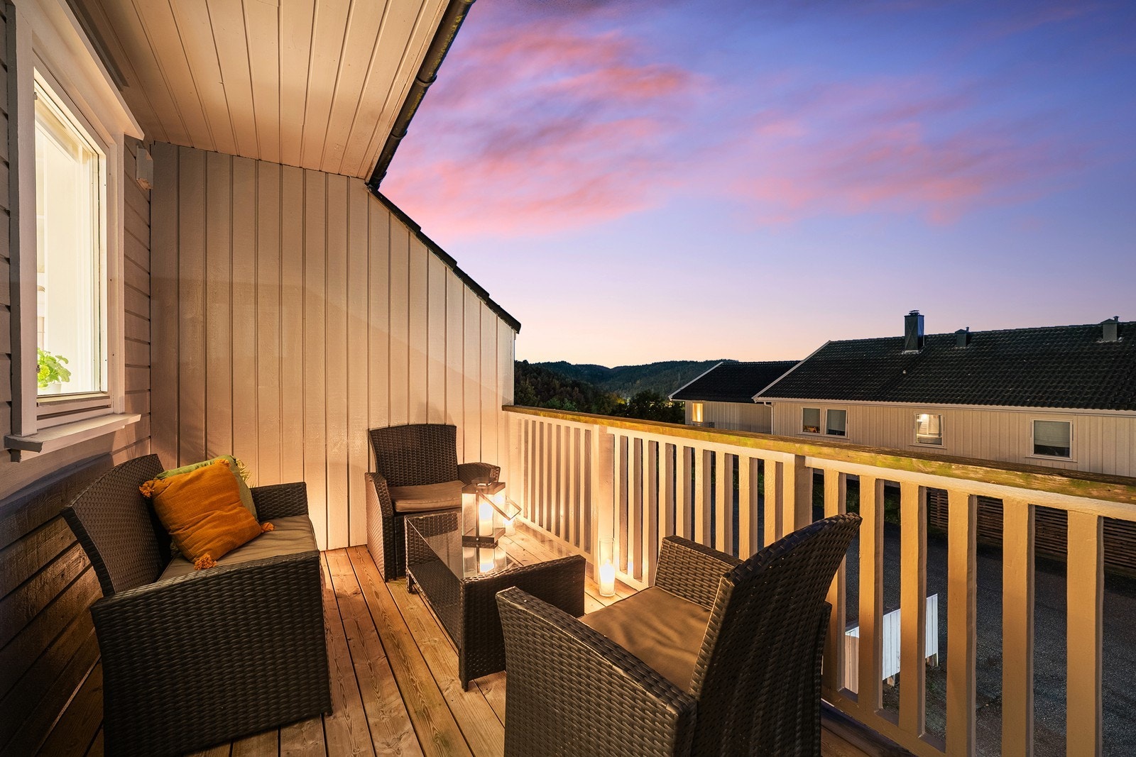 Hyggelig og solrik veranda Galleribilde