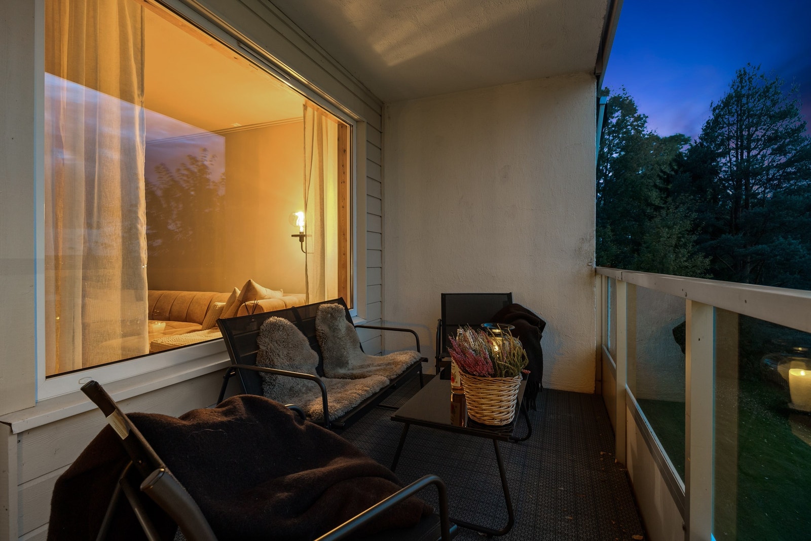 Balkongen har et areal på ca 7 kvm og har god plass til utemøblement. Galleribilde