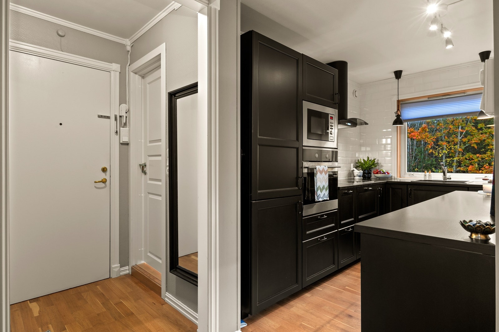 Leiligheten har porttelefon som gjør det enkel å slippe inn gjester. Galleribilde