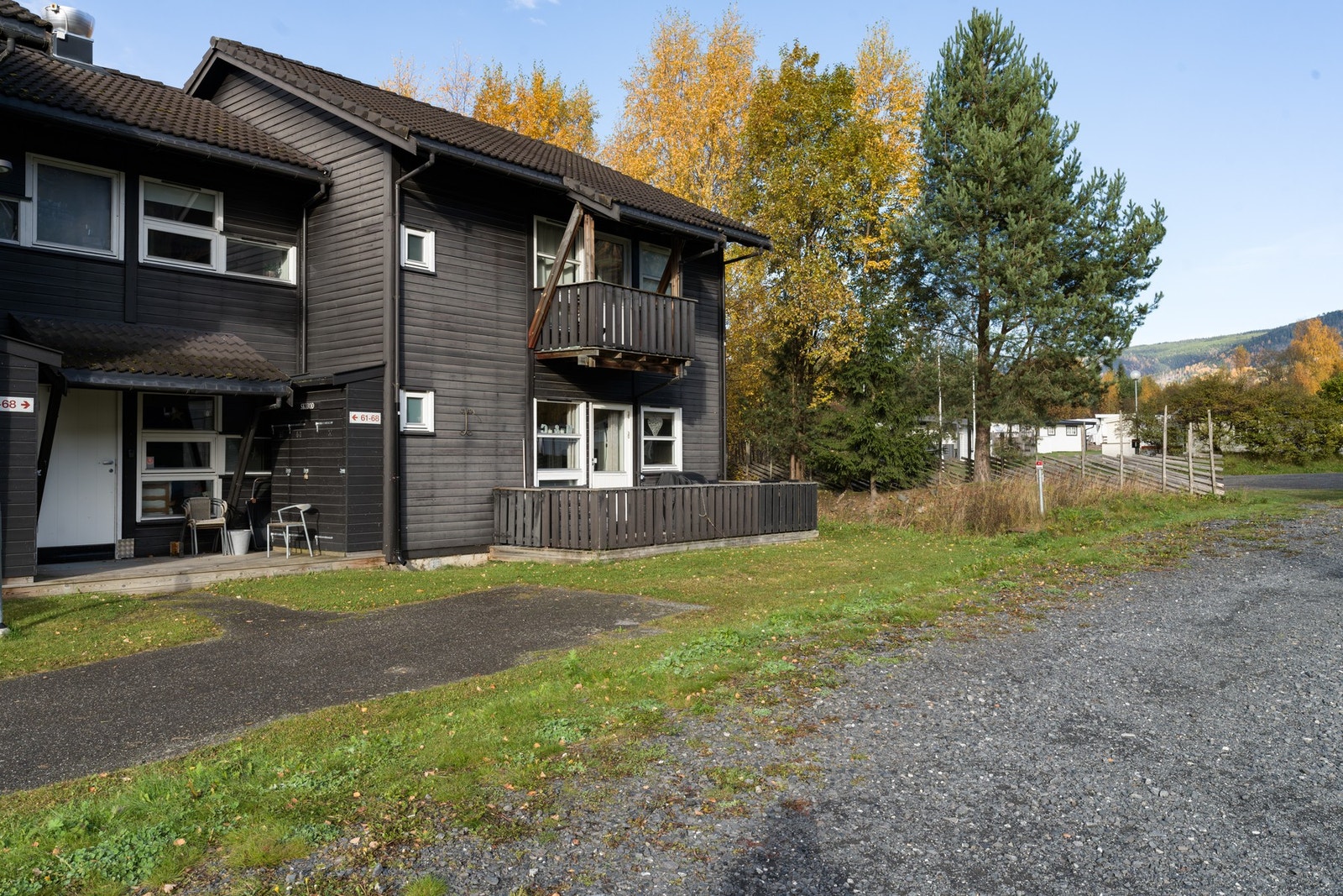 Leiligheten disponerer en biloppstillingsplass på felles parkeringsplass. Galleribilde