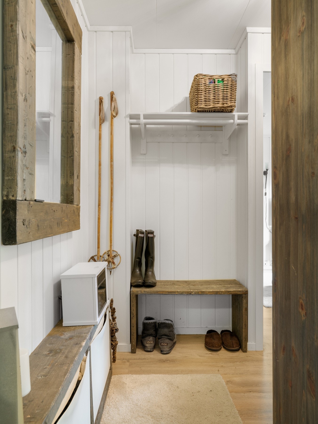 Entré med plass til oppbevaring av yttertøy. Galleribilde