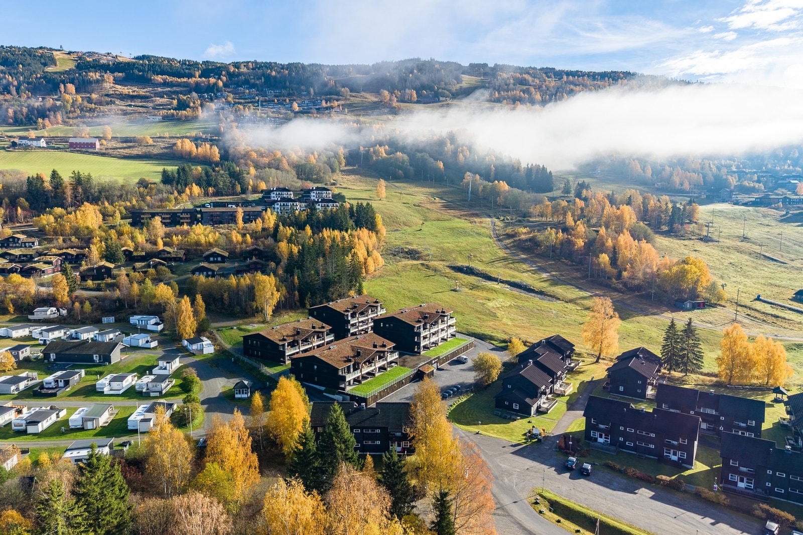 Hafjell Alpinlandsby ligger i målområdet i Hafjell, kun 50-100 m fra skiheisene og gondolen. Galleribilde