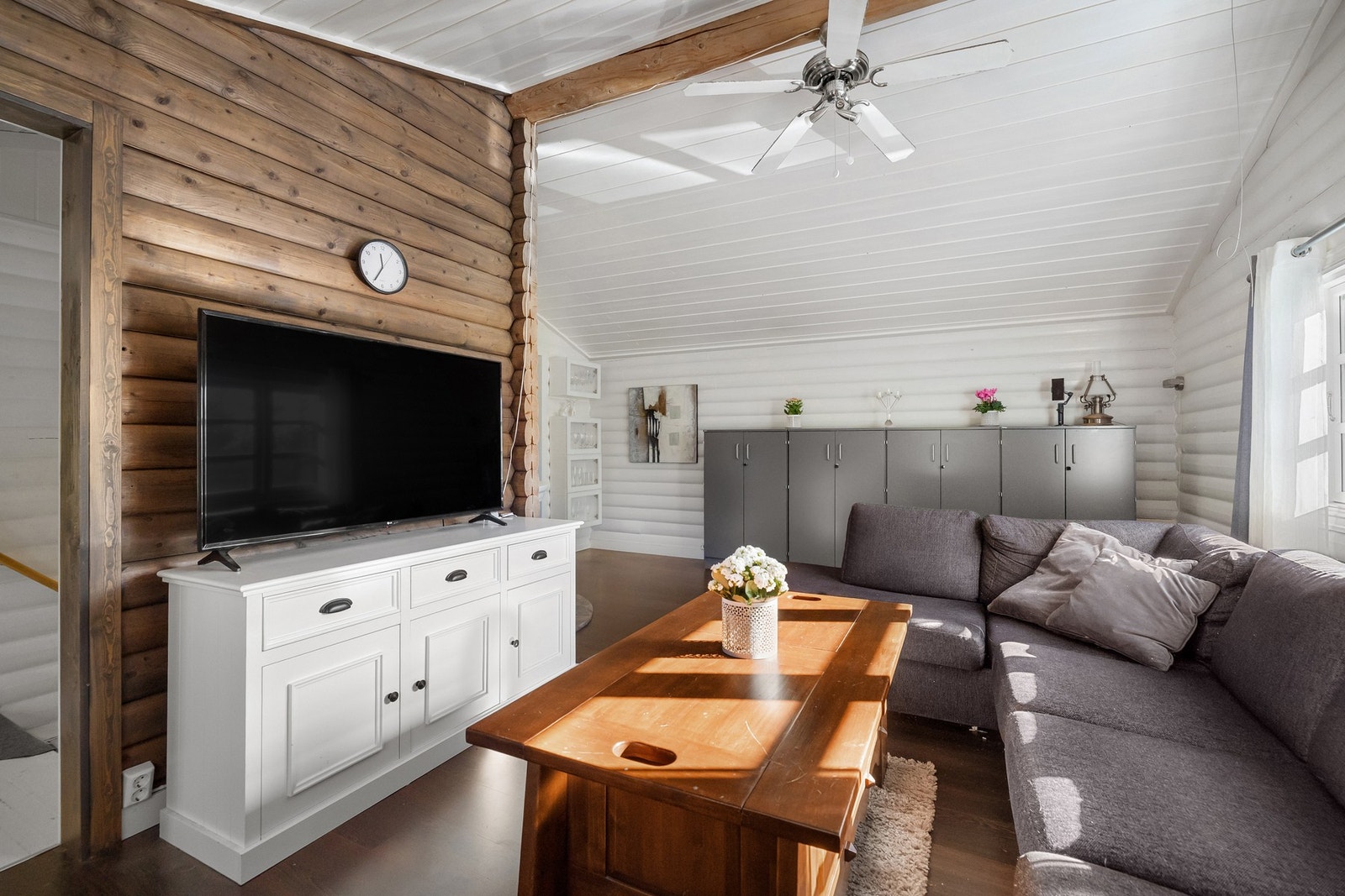 Koselig stue perfekt for sosiale sammenkomster. Galleribilde