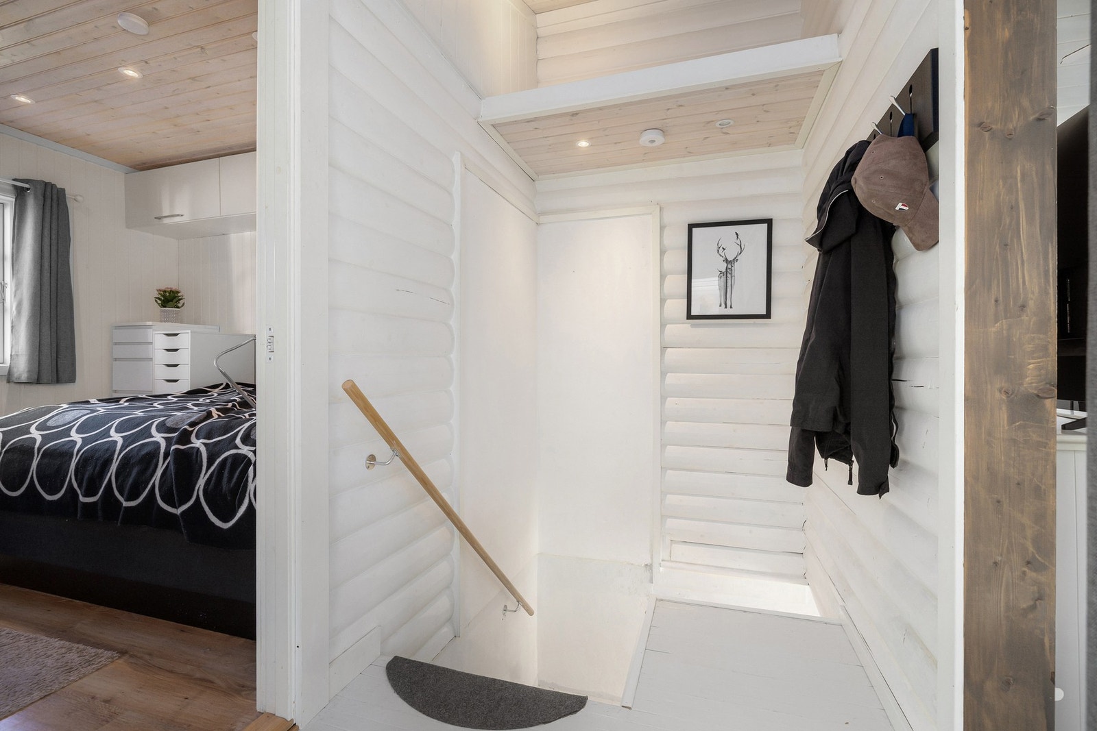 Lys og praktisk gang opp til soverommet. Galleribilde