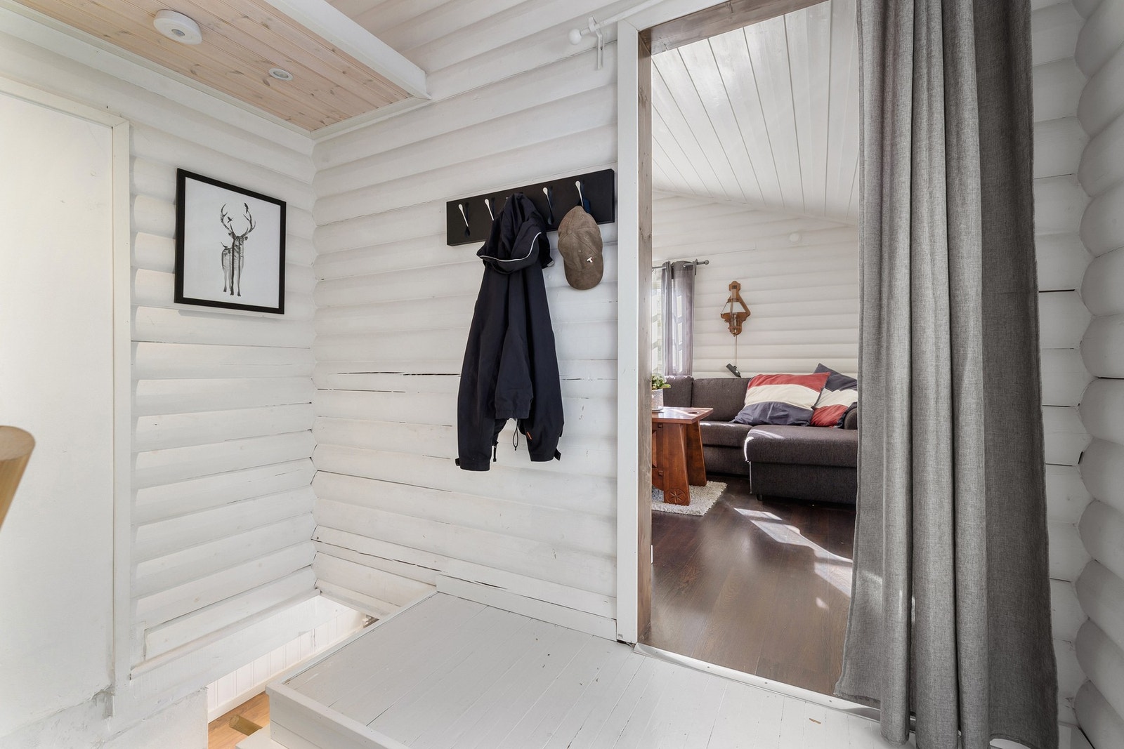 I gangen er det muligheter for å henge opp yttertøy. Galleribilde