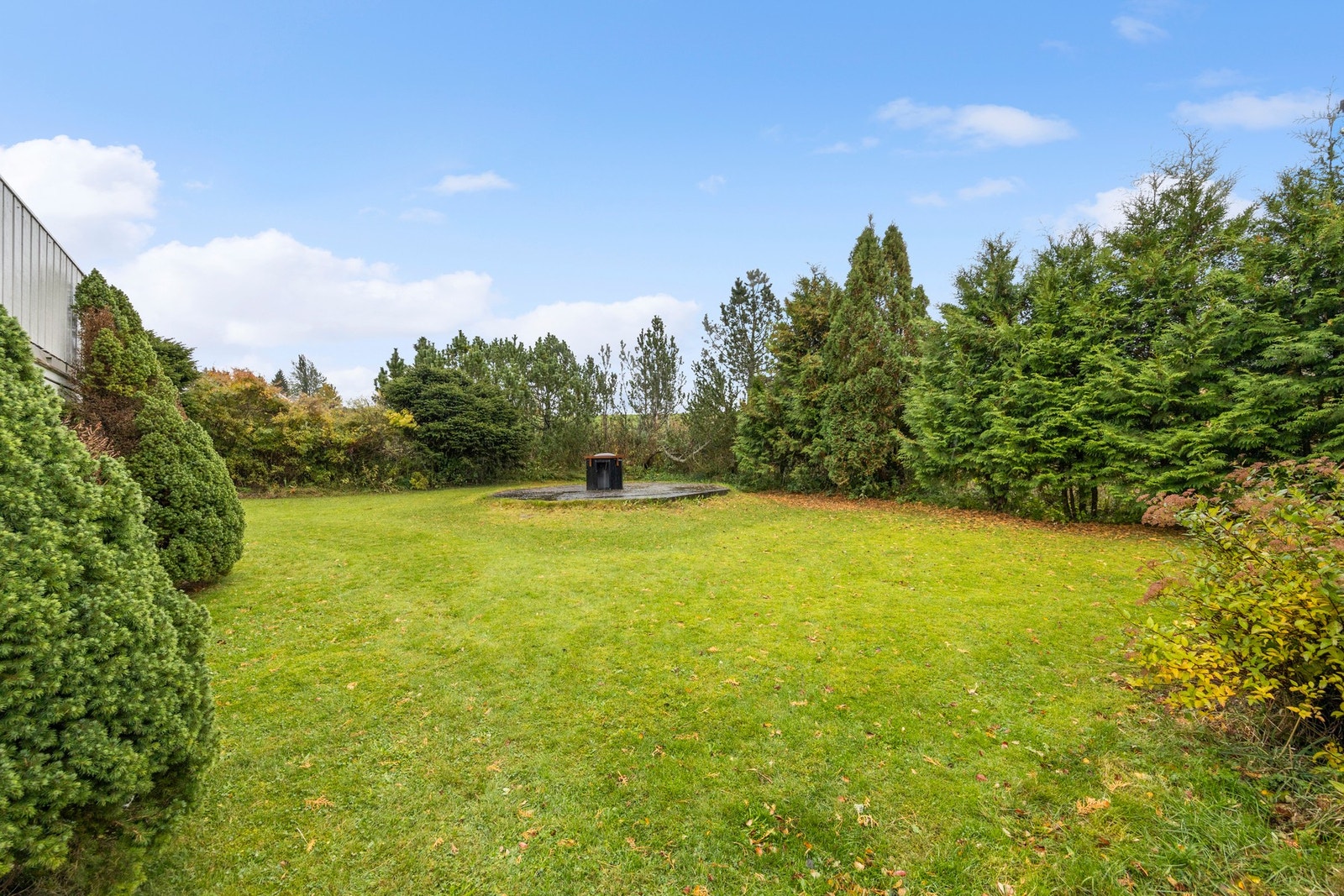 Støpt plate etter tidligere uteplass. Galleribilde