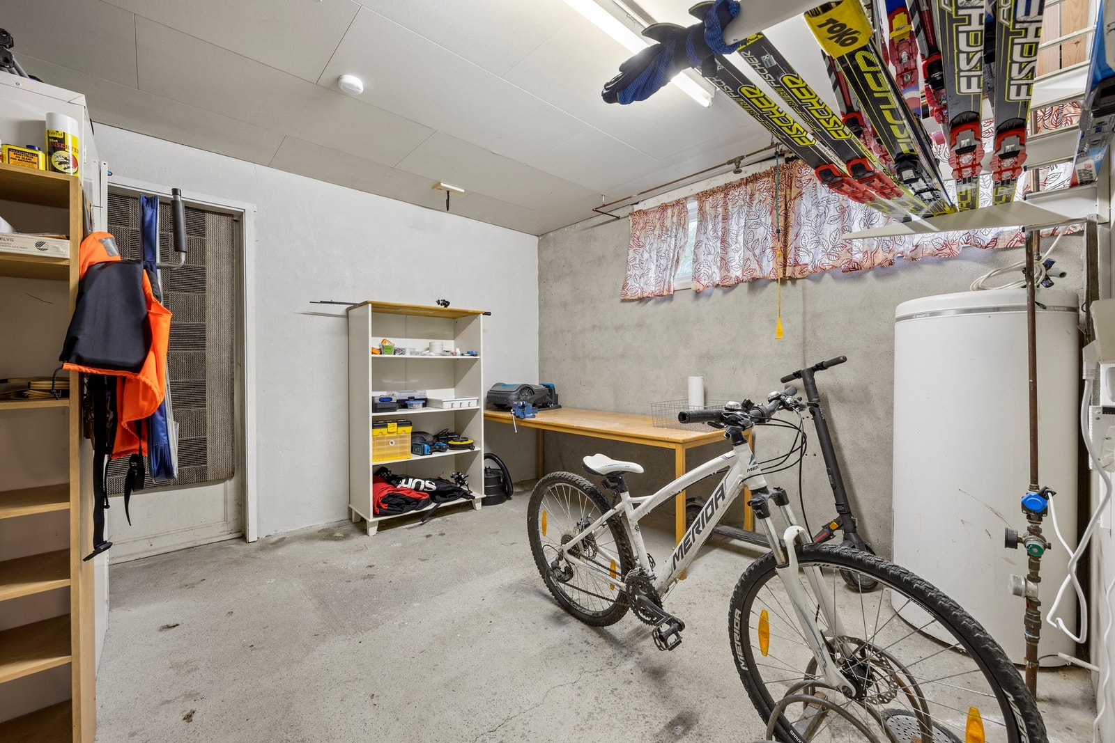 Det er også skibod på 12 kvm med ekstern inngang Galleribilde