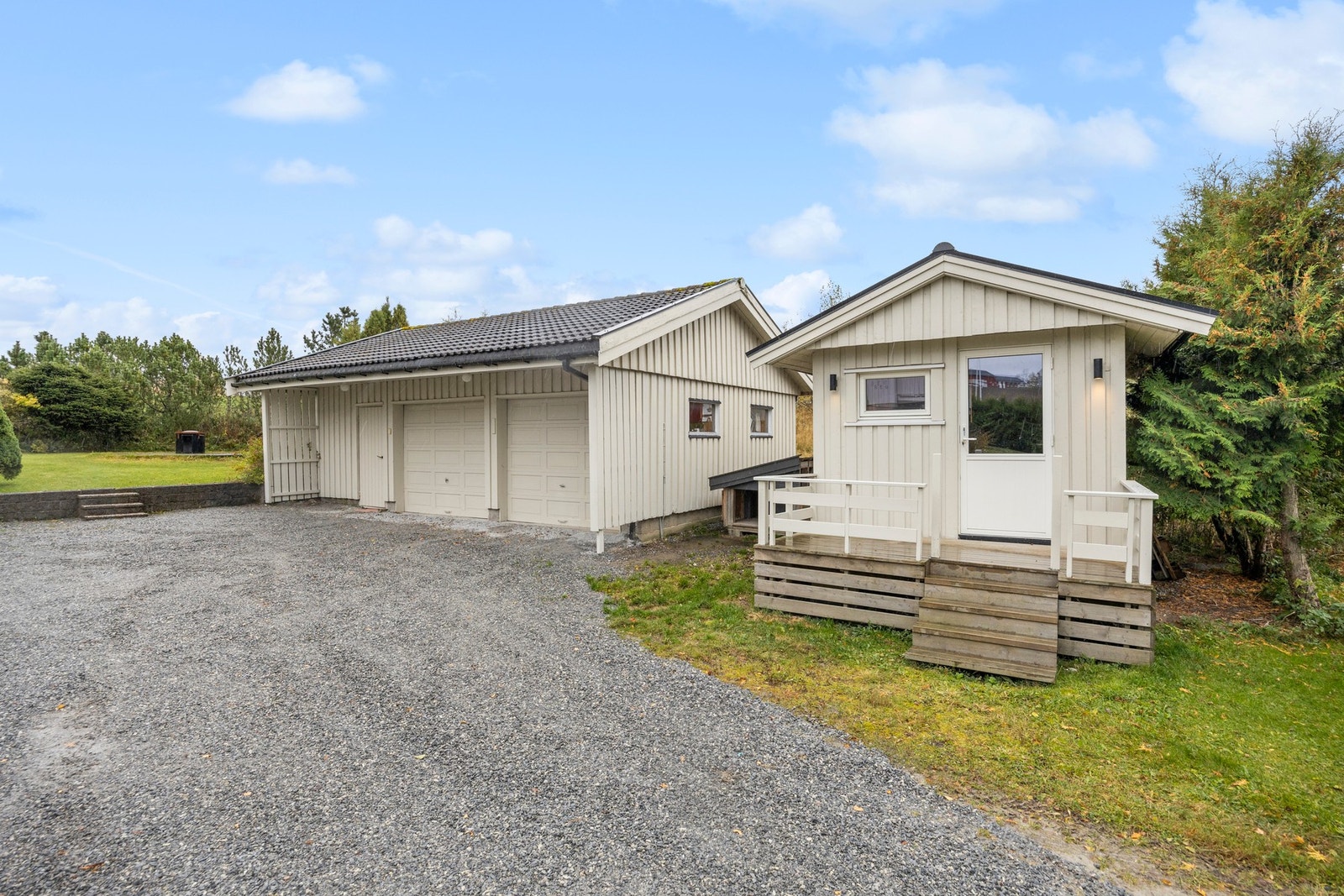 Dobbelgarasje - 45 kvm. Anneks - 12 kvm. Galleribilde