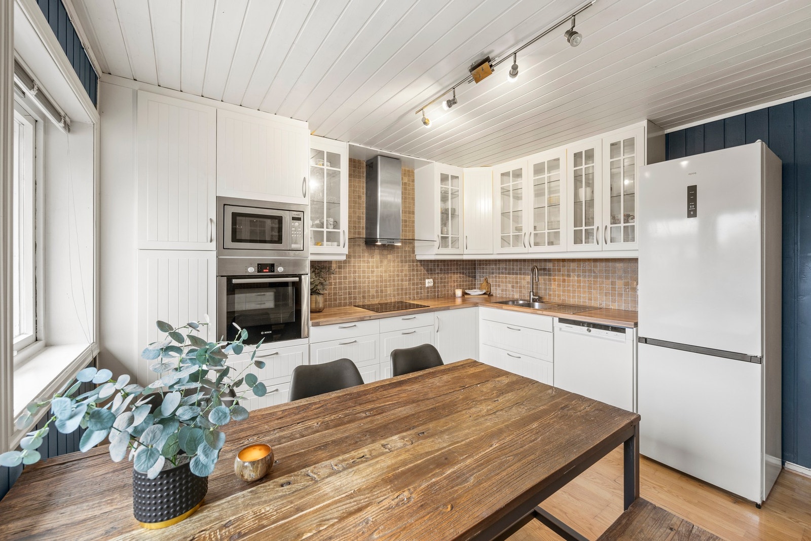 Kjøkken - 15 kvm. Pen innredning montert i 2012! Galleribilde