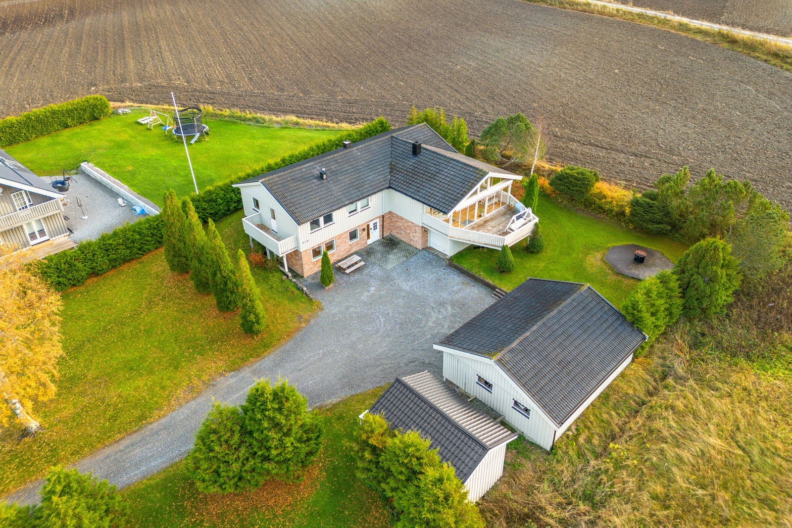 Eiendommen måler 1 606 kvm. Galleribilde