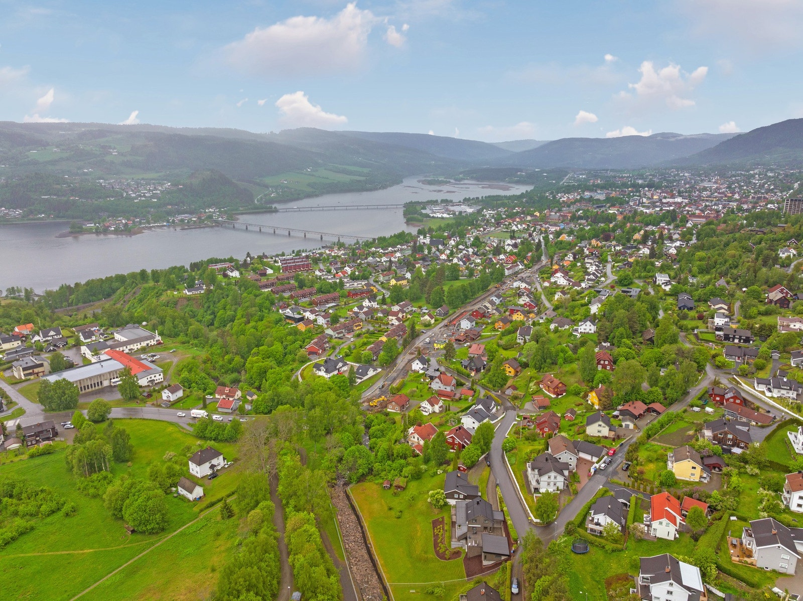 Eiendommen ligger i et veletablert og hyggelig boligområde i Søre Ål. Galleribilde