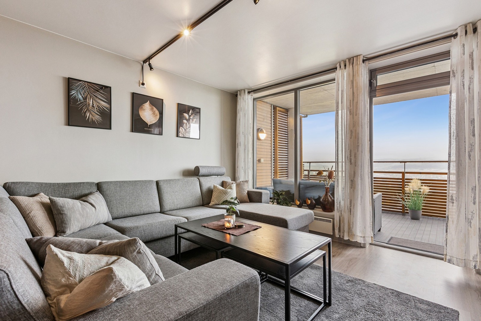 Eiendomsmegler1 ved Andreas Herjuan presenterer: Øvre Terrasseveg 6. Galleribilde