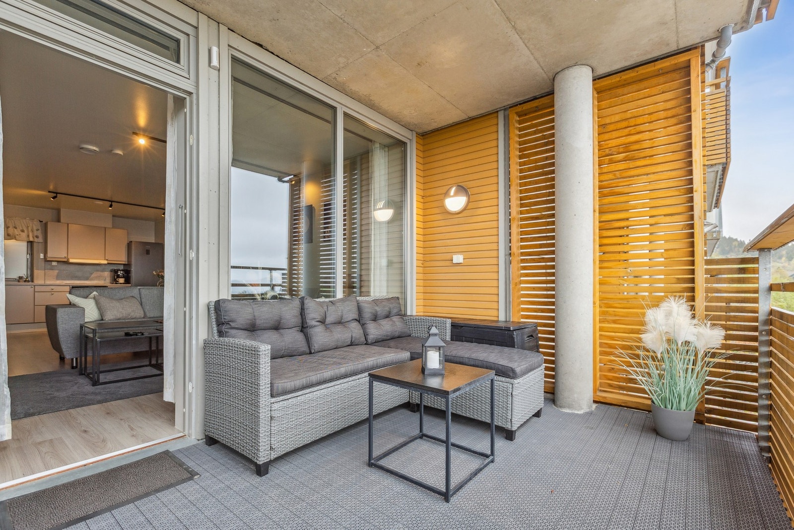 Romslig balkong på 9 kvm. Galleribilde