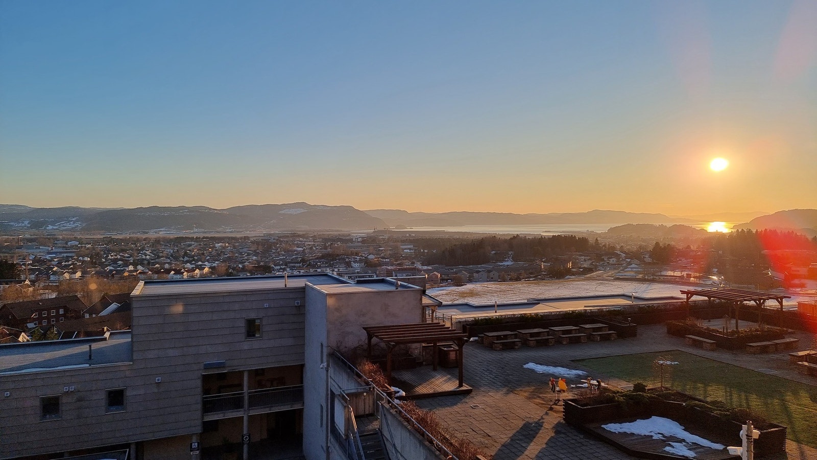 Sol til klokken 22:00 om sommeren. Galleribilde