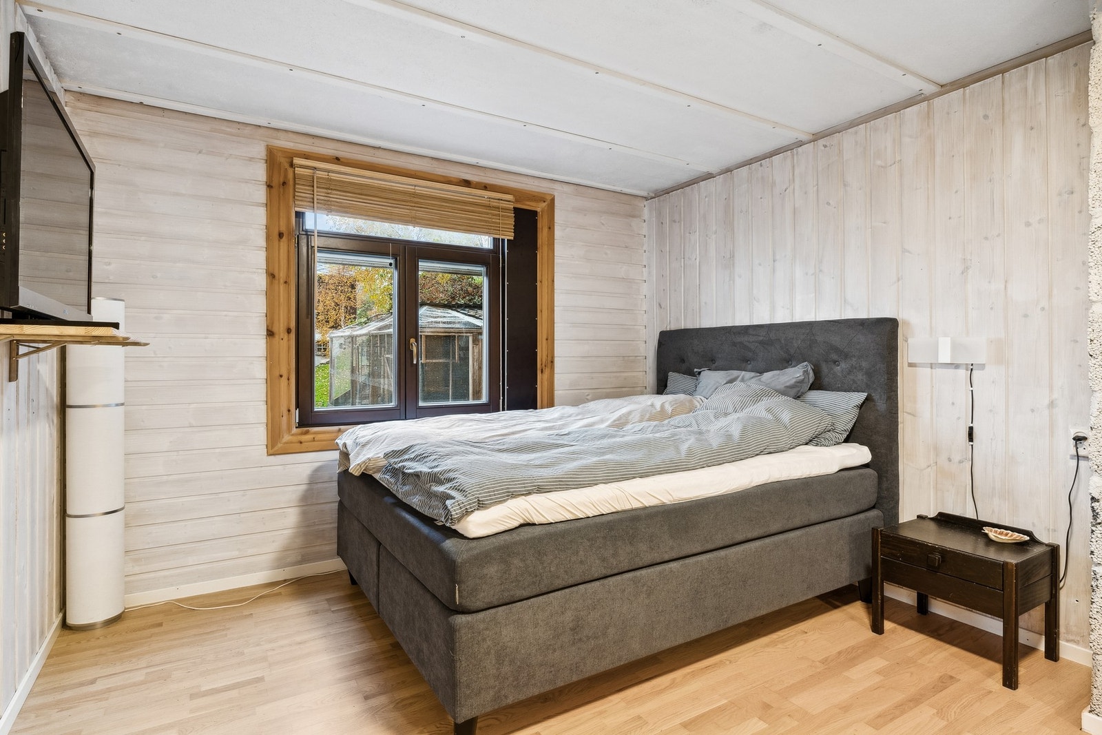 Hovedbygning: Innredet rom i underetasje. Galleribilde