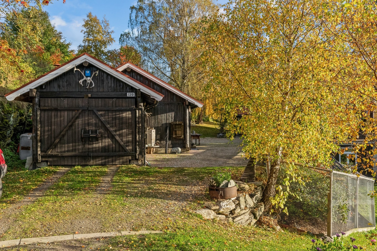 Fra eiendommen er det en fantastisk utsikt mot Ringebu og vakre Gudbrandsdalen. Galleribilde