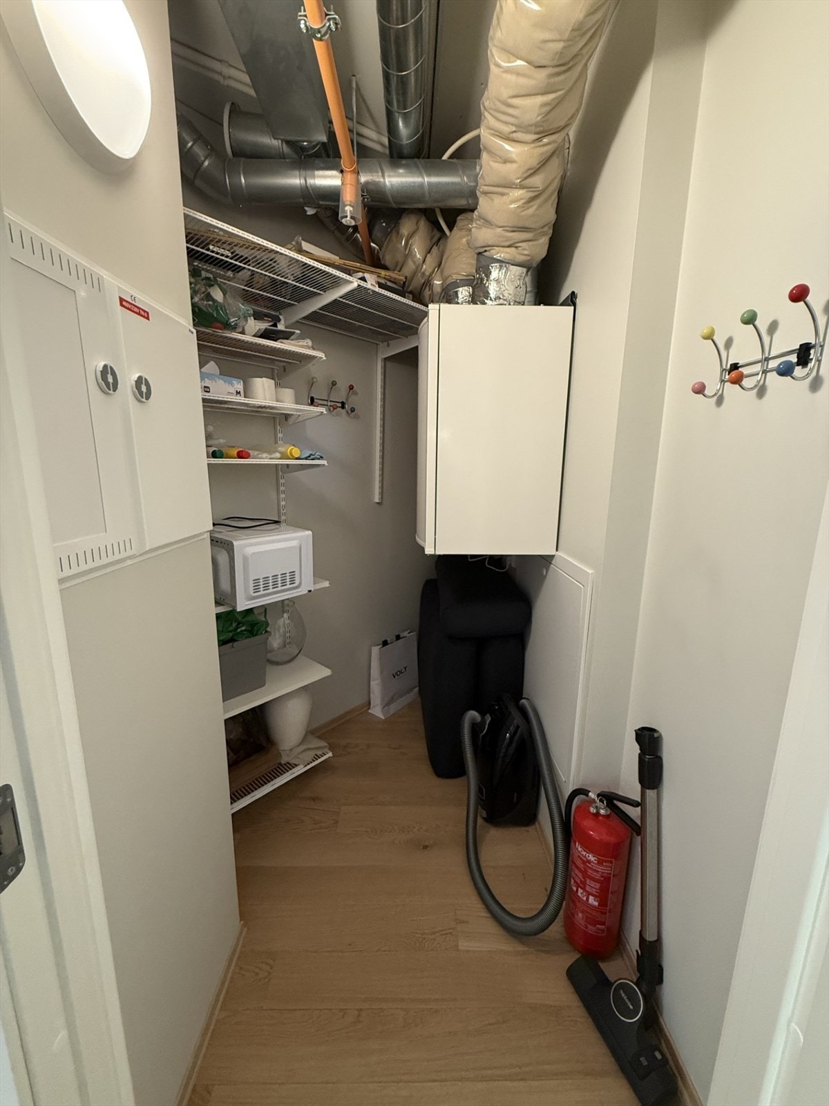 Stor innvendig bod / teknisk rom Galleribilde