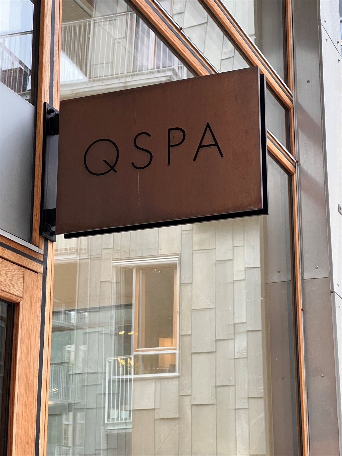Stiftelsen H.M. Dronning Sonjas kunstnerstipend -Queen Sonja Print Award - har til formål å skape interesse for, og stimulere til utvikling av grafisk kunst. Galleriet huser også noen av H.M. Dronning Sonjas egne kunstverk. Galleribilde