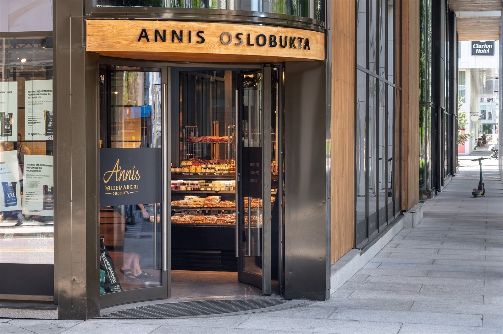 Annis Pølsemakeri tilbyr kjøtt, pølser og spekemat av beste kvalitet. Annis er kjent over hele landet for sitt gode kjøtt og tilbehør. Galleribilde