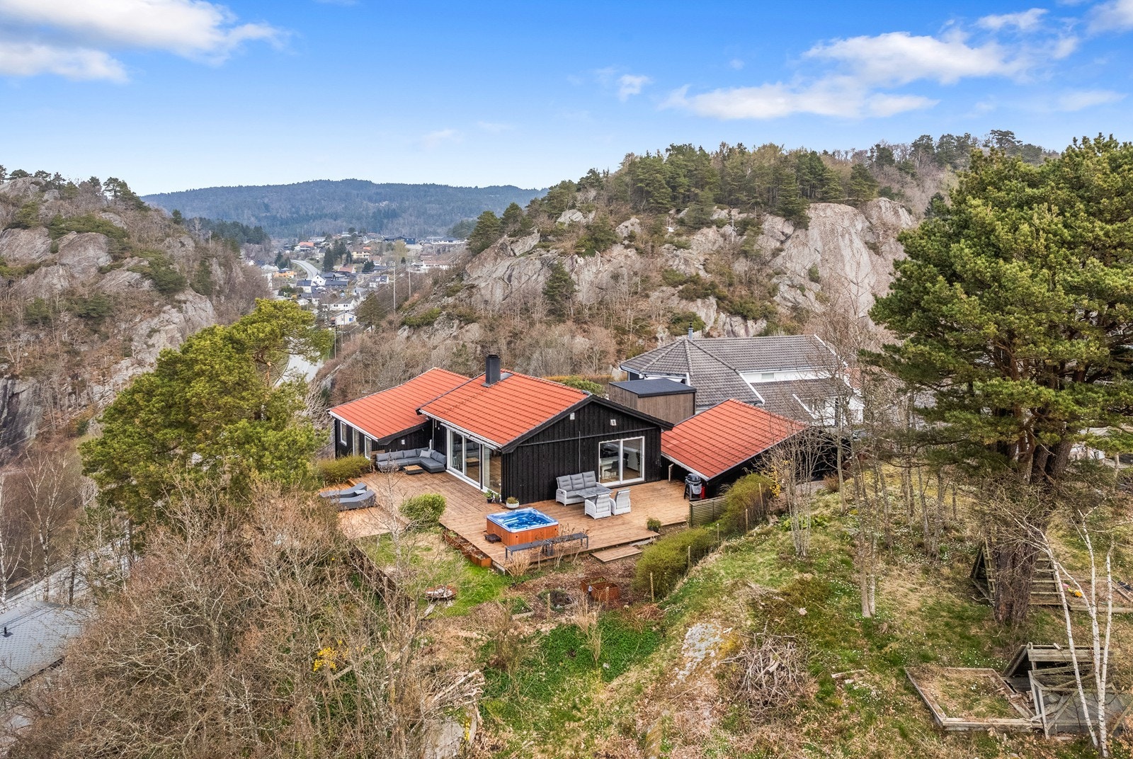 Flott, solrik og usjenert beliggenhet på toppen av Kirkeheia Galleribilde