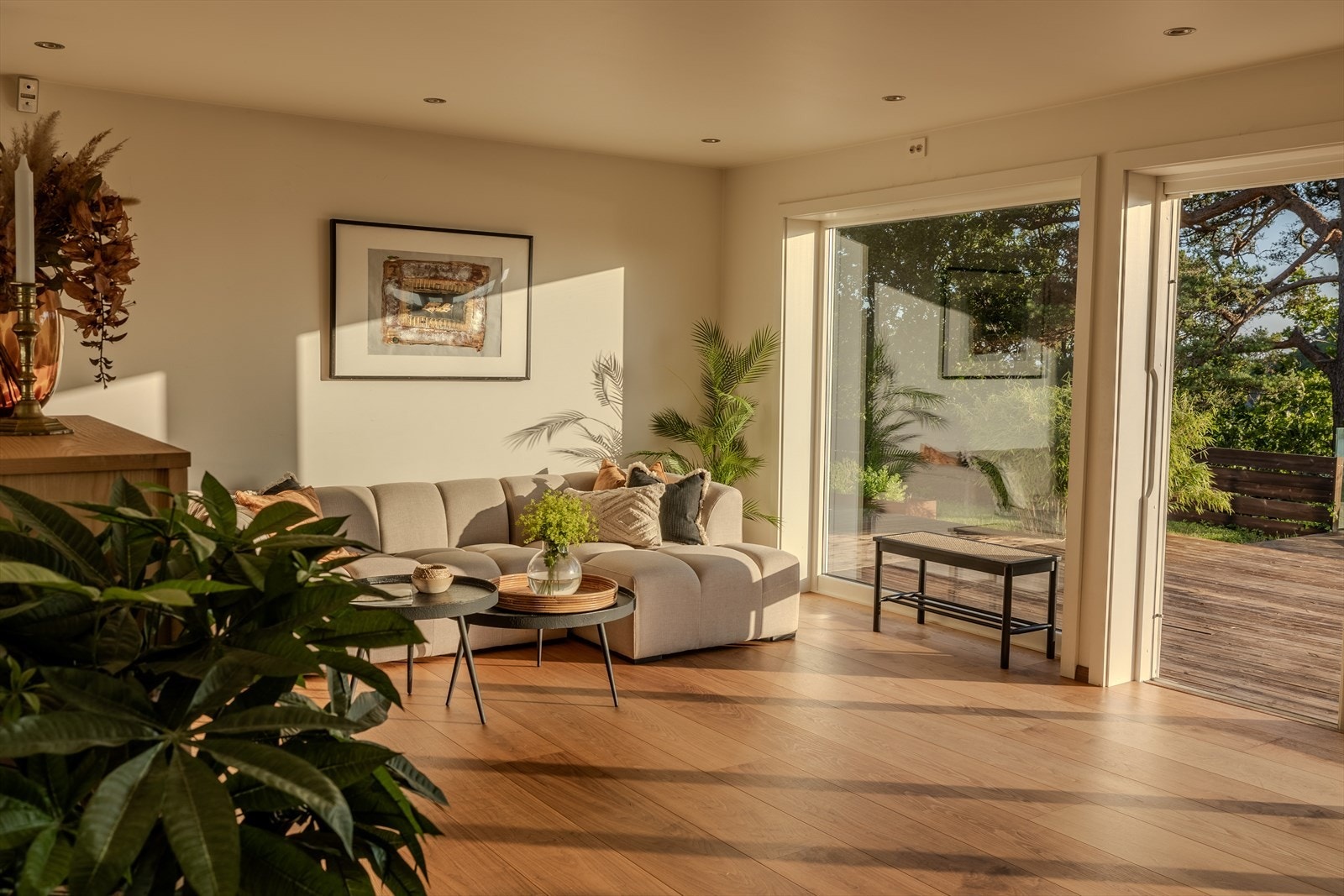 Fra stuen ut mot vestvendt terrasse Galleribilde