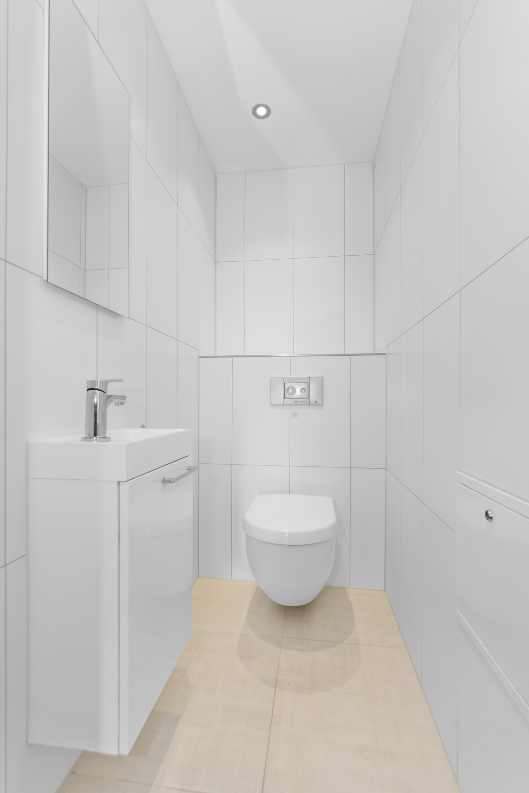 Separat toalettrom i tillegg til bad i soveromsetasjen. Galleribilde