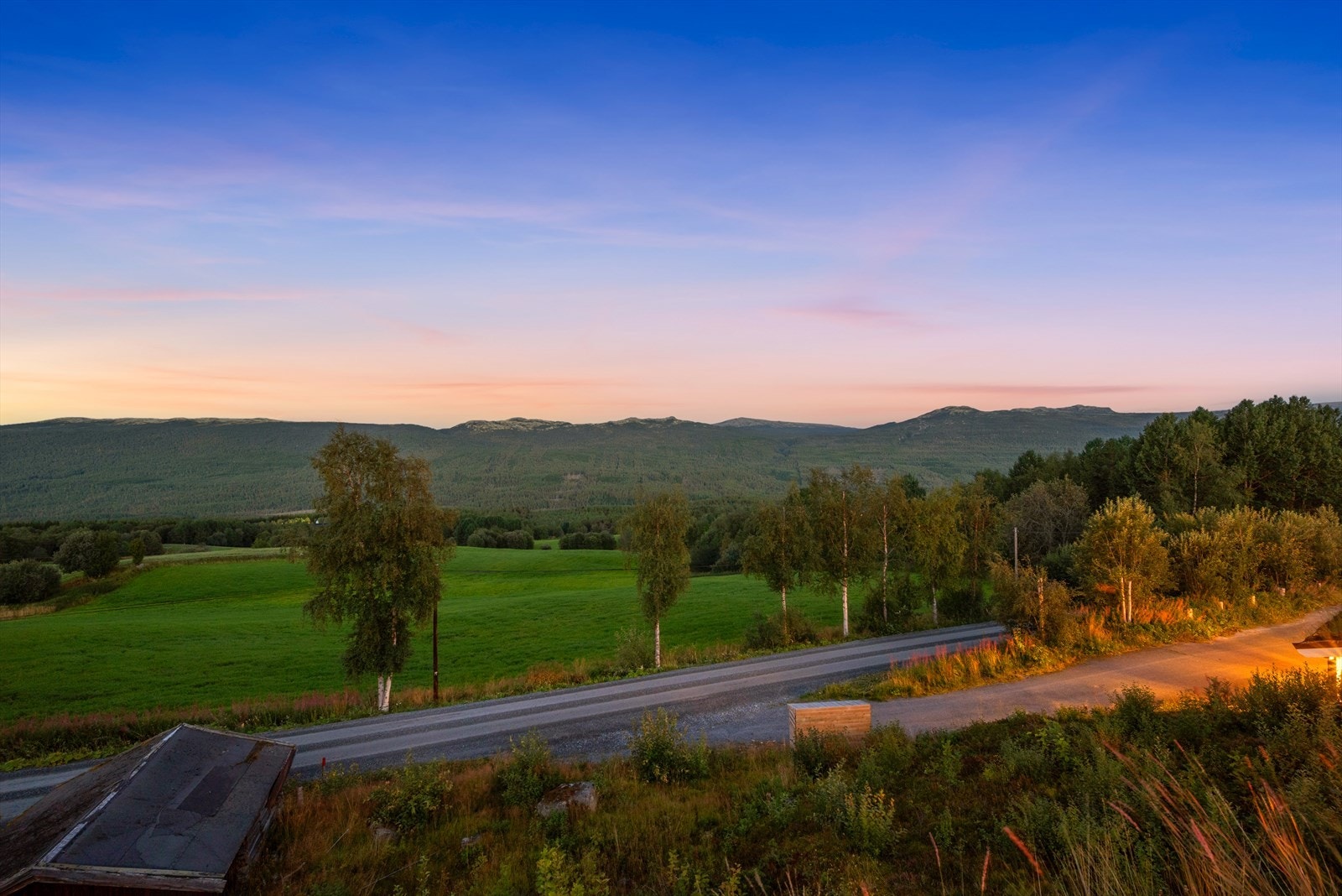 Plasseringen gir vidstrakt og helt nydelig utsikt over landskapet. Galleribilde