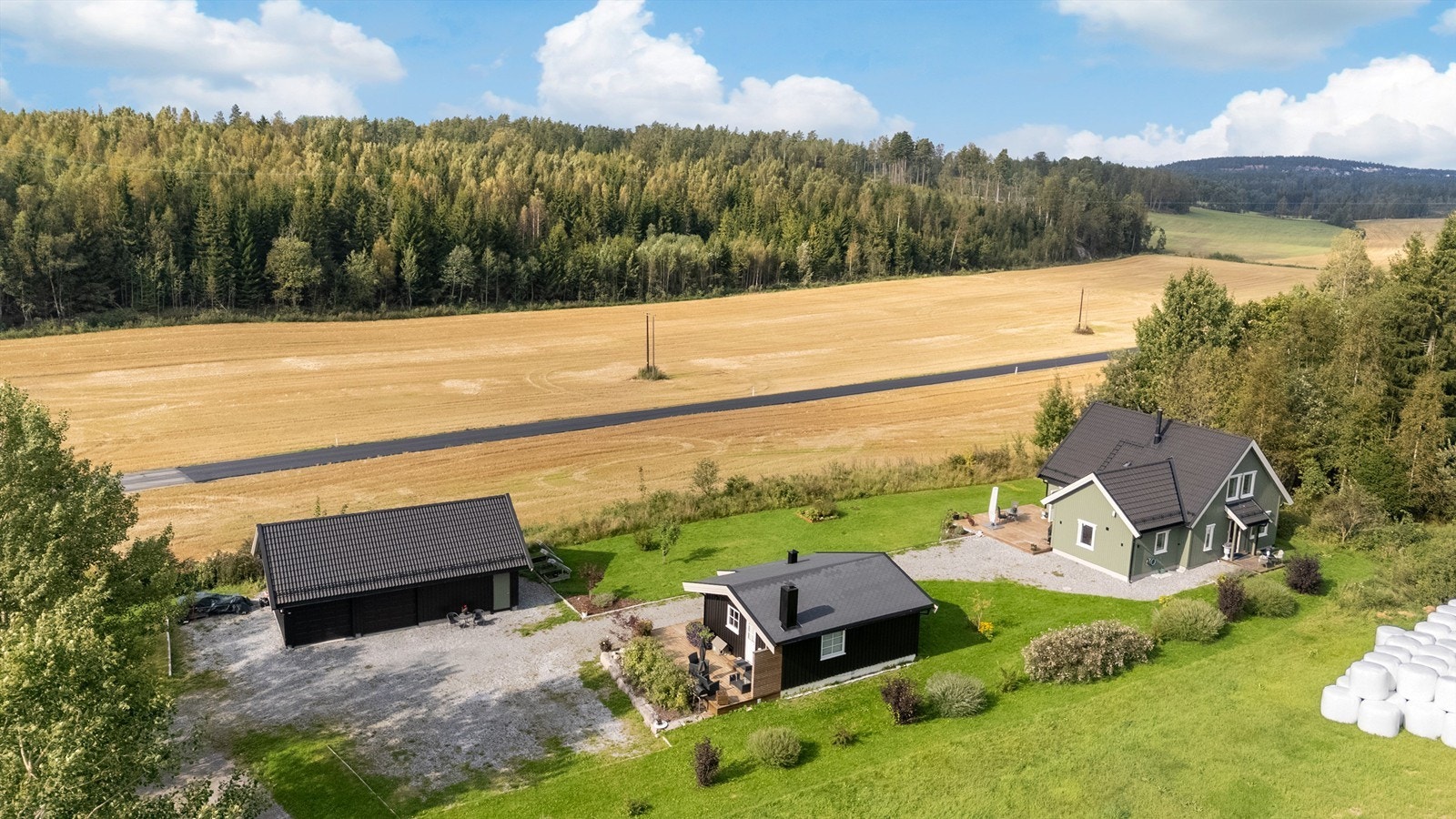 Umiddelbar nærhet til skog/mark og rekreasjonsmuligheter med turstier og merkede løyper i marka Galleribilde