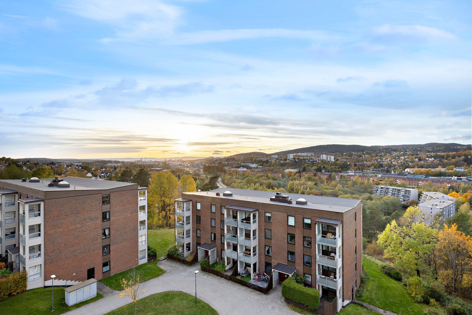 Populært borettslag med nærhet til butikker og offentlig transport. Galleribilde