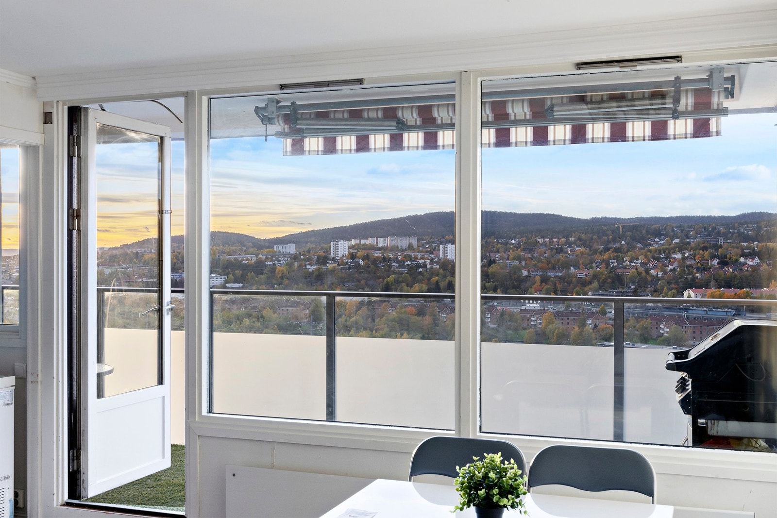 Utsyn fra stuen Galleribilde